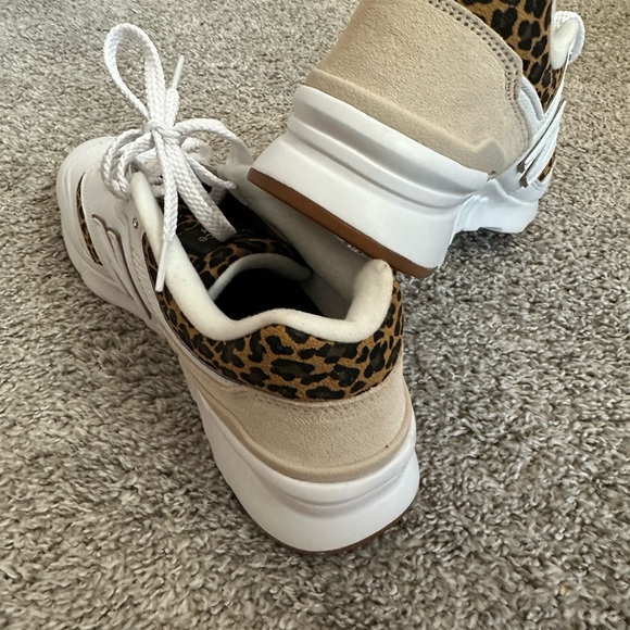 Stylish Tenni - Picture 5 of 5